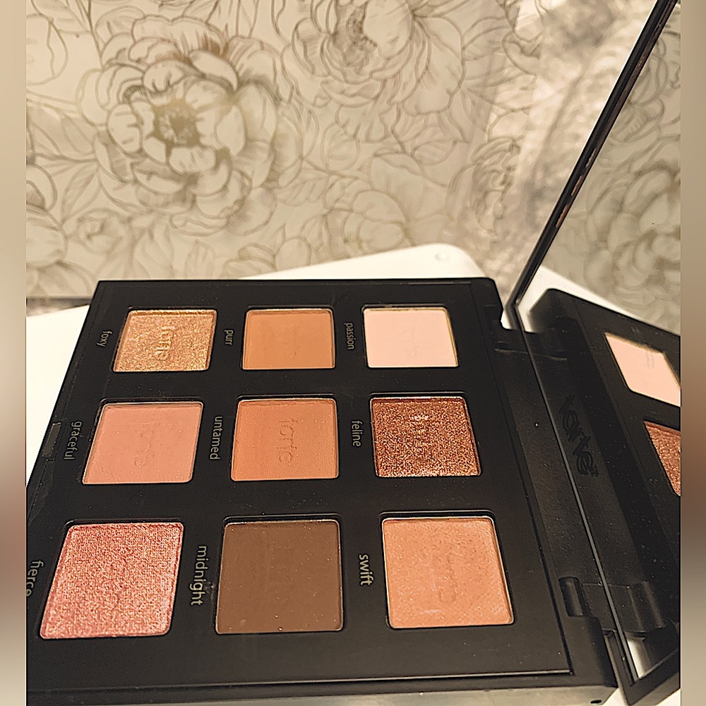 MANEATER- by TARTE one of the best eye shadow palettes I’ve used! Stays on great - Picture 5 of 12